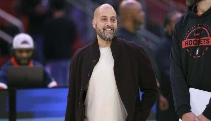 百度体育官网-没人可签！火箭补强陷入绝境，买断市场无合适目标