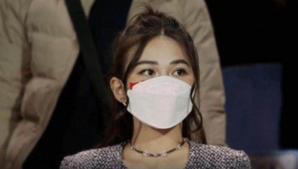 百度体育官网-越南女球迷图鉴②越南小姐新年红包庆祝越南赢国足